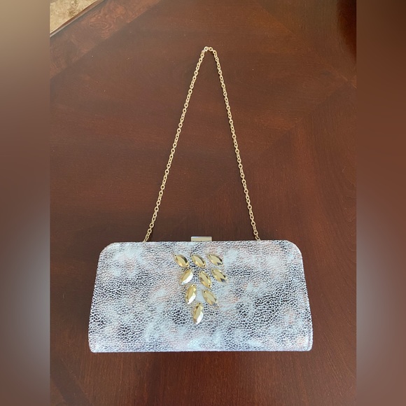 Handbags - Classic & Sleek Purse